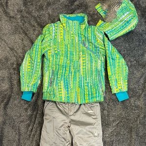 Spyder girls size 12 ski jacket with detachable hood and ski pants.